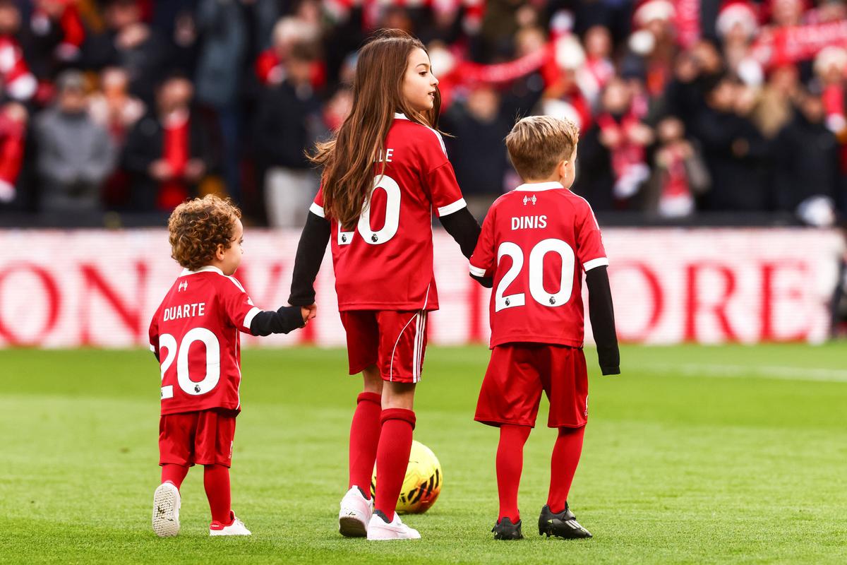 Liverpool, victorie la limită de „Boxing Day” cu „lanterna roșie” Wolverhampton. Premieră Wirtz, într-un meci încărcat de emoție