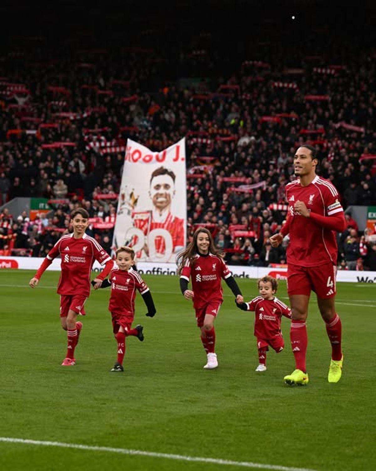 Liverpool, victorie la limită de „Boxing Day” cu „lanterna roșie” Wolverhampton. Premieră Wirtz, într-un meci încărcat de emoție