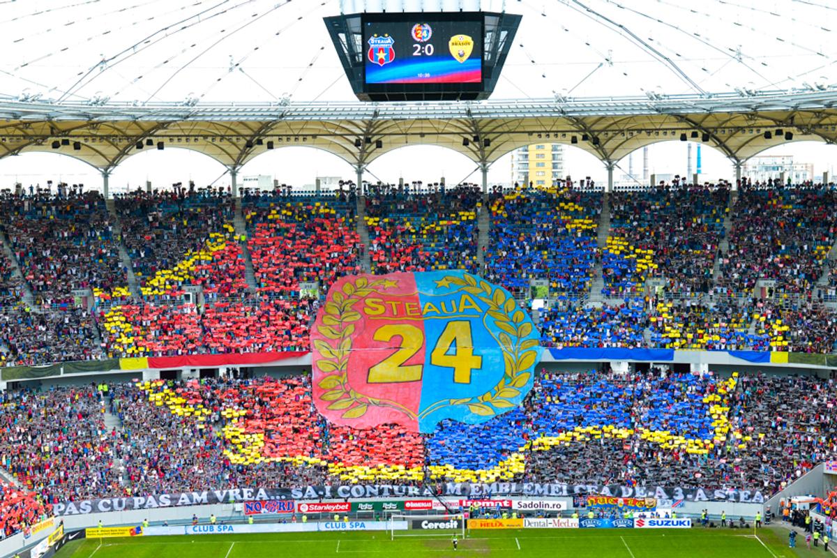 DINAMO - FCSB // VIDEO Fanii au mers peste jucători în cantonament! Liderul Mustață le-a ținut un discurs + MM Stoica a dat startul scandărilor jignitoare