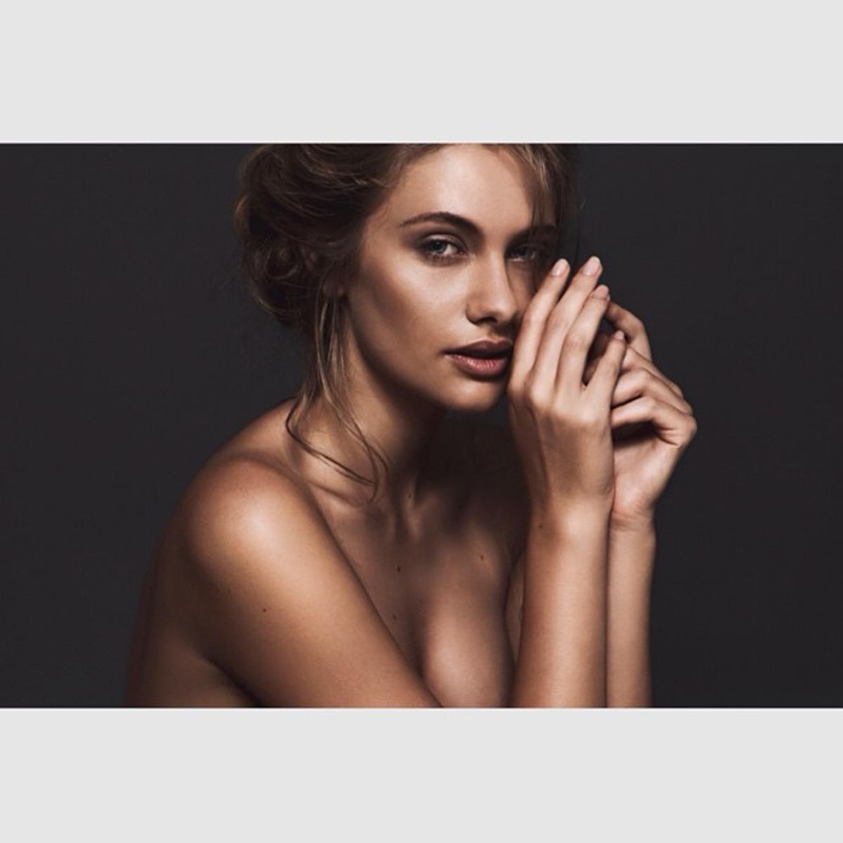 GALERIE FOTO Noua apariție de senzație de la TV! Fotomodelul Raluca Moș va prezenta știrile din sport