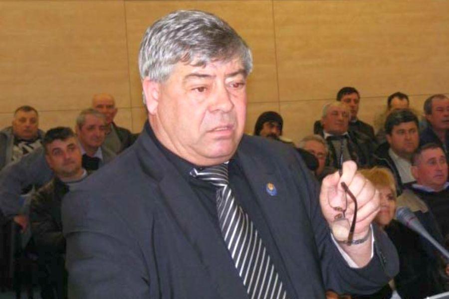 Nicolae Stan, actualul primar din Colonești EXCLUSIV Caz unic în fotbalul românesc » Antrenor demis și înlocuit cu fiul primarului: „Mi-au trimis rezilierea prin poștă”