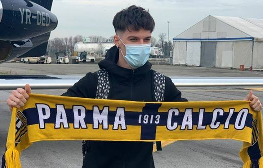 Dennis Man, la aeroport