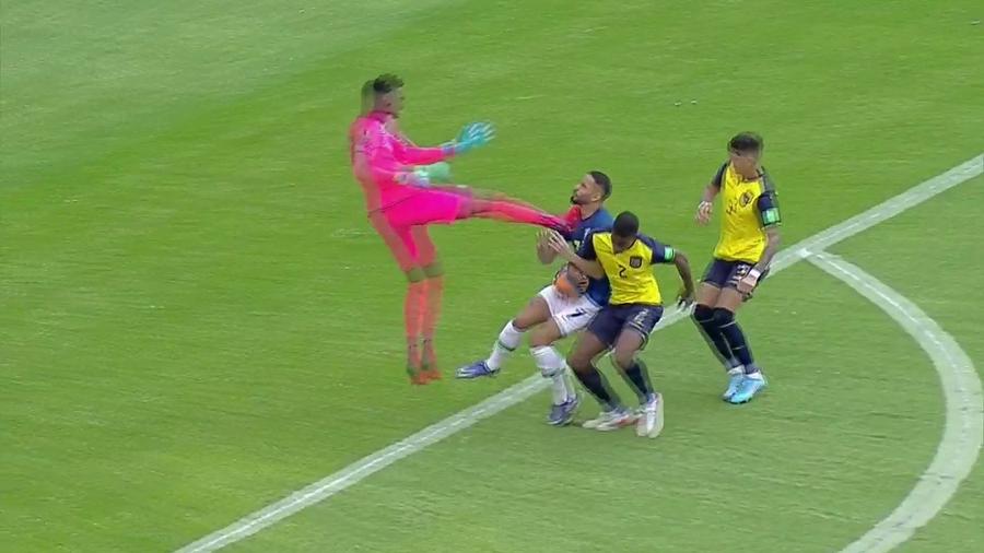 Portarul Ecuadorului, lovitură de arte marțiale asupra lui Matheus Cunha » Atacantul lui Atletico s-a ales cu mai multe răni în zona gâtului