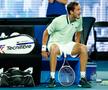 Medvedev - Nadal, finală cu mize istorice la Australian Open » Criza rusului în semifinala cu Tsitsipas: „Ești prost? Uită-te la mine, cu tine vorbesc!”