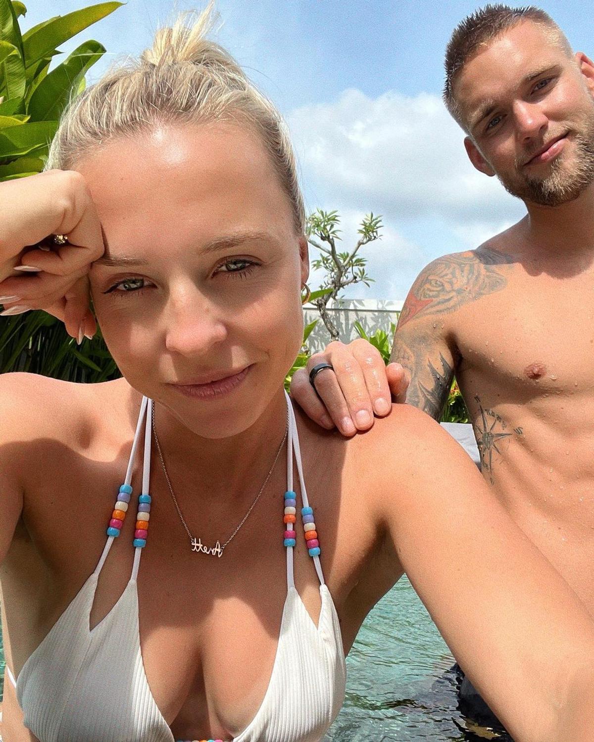 Brent Lepistu, iubitul lui Anett Kontaveit, a debutat în Liga 1: imagini spectaculoase din vacanțele celor doi
