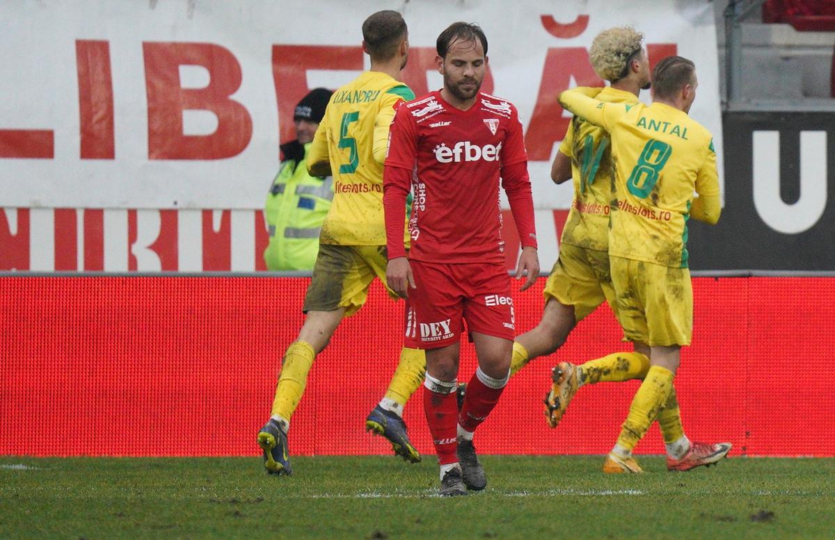 Așa, da! Gazonul de pe Arena Națională arată impecabil, cu câteva ore înainte de FCSB - Farul