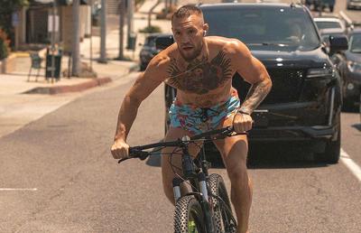 Conor McGregor, lovit de o mașină în timp ce se plimba pe bicicletă! Cum se simte luptătorul UFC