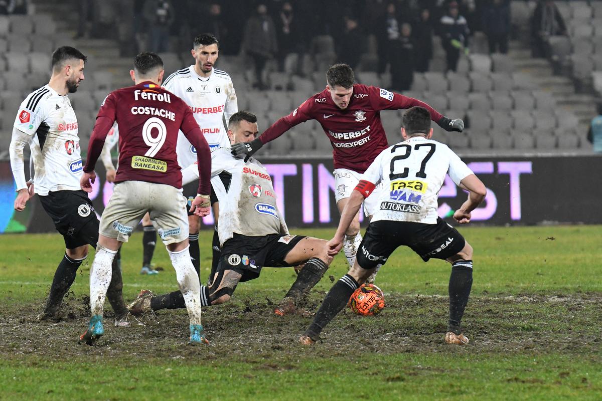 U Cluj - Rapid 0-0 s-a jucat în noroi
