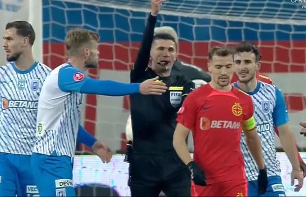 Ce prostie! Darius Olaru nu va juca în derby-ul de runda viitoare din cauza unui gest inutil + Și Craiova și-a pierdut căpitanul