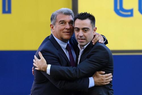 Joan Laporta și Xavi Hernandez / Foto: Imago Images