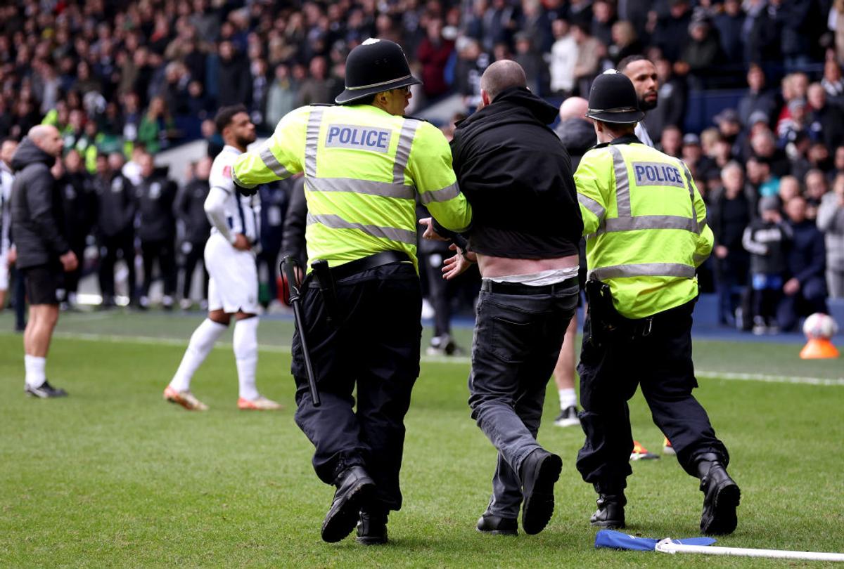Incidente sângeroase la meciul West Bromwich - Wolverhampton