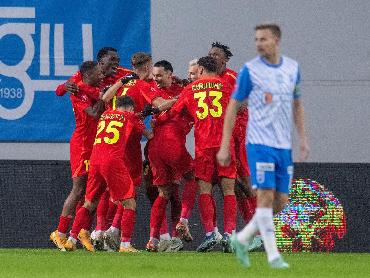 Cele mai spectaculoase imagini din Universitatea Craiova - FCSB