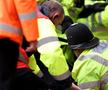 Sânge și fani pe teren! Incidente grave în Cupa Angliei » West Brom - Wolves, suspendat 34 de minute după confruntarea violentă din tribune