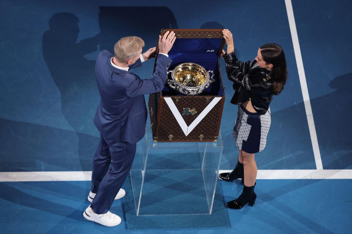 Ana de Armas a prezentat alături de Jim Courier trofeul finalei masculine de la Australian Open