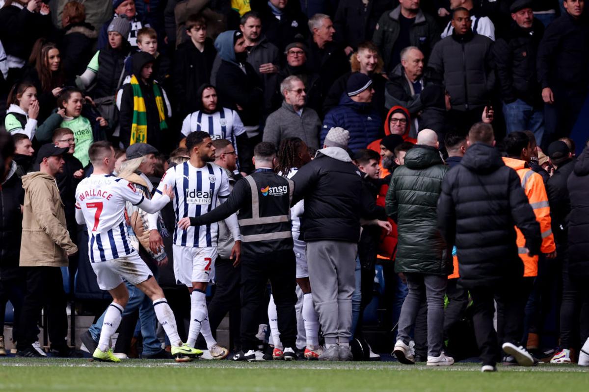 Incidente sângeroase la meciul West Bromwich - Wolverhampton