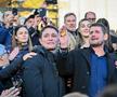 Fiii lui Gigi Riva, copleșiți de mostrele de iubire arătate de cei 30.000 de oameni prezenți să-și ia rămas bun de la legenda italiană (foto: Imago)