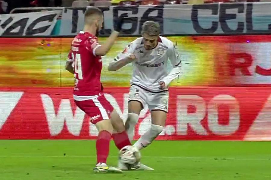 Minutul 47: Rrahmani este faultat de Velkovski Verdict crunt al experților în arbitraj: „Două penalty-uri neacordate în Dinamo - Rapid, Găman nu are scuze!”