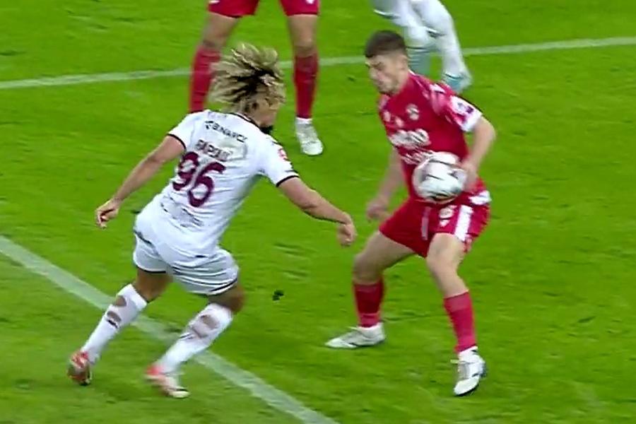 Minutul 74: Hențul lui Cr. Costin din devierea lui Papeau Verdict crunt al experților în arbitraj: „Două penalty-uri neacordate în Dinamo - Rapid, Găman nu are scuze!”