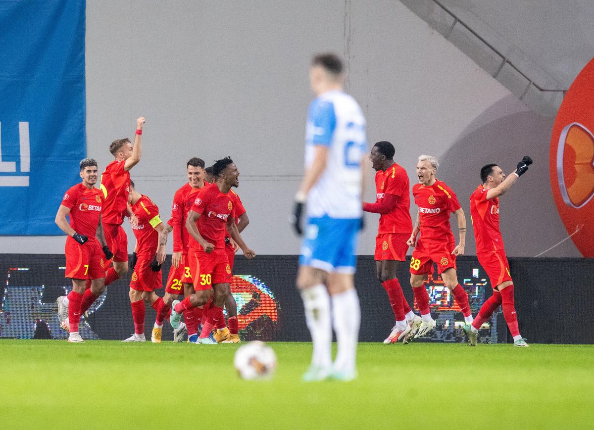 Cele mai spectaculoase imagini din Universitatea Craiova - FCSB