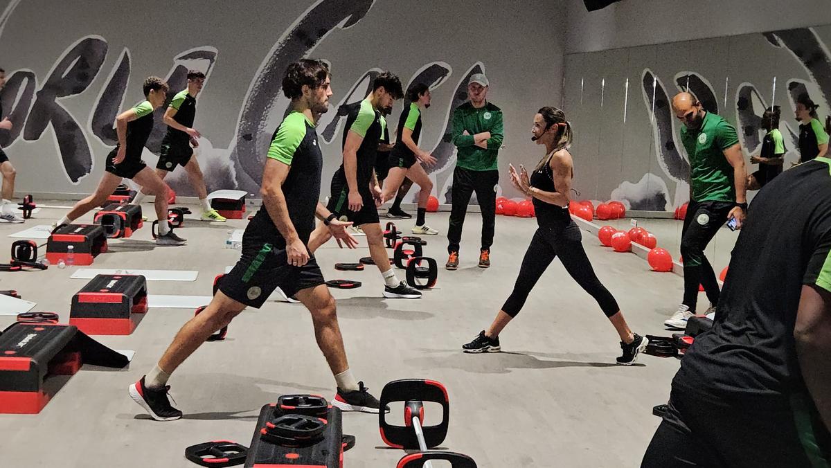 Concordia Chiajna s-a pregătit cu o antrenoare de fitness! Imagini inedite de la antrenament: cine i-a îmblânzit pe fotbaliști