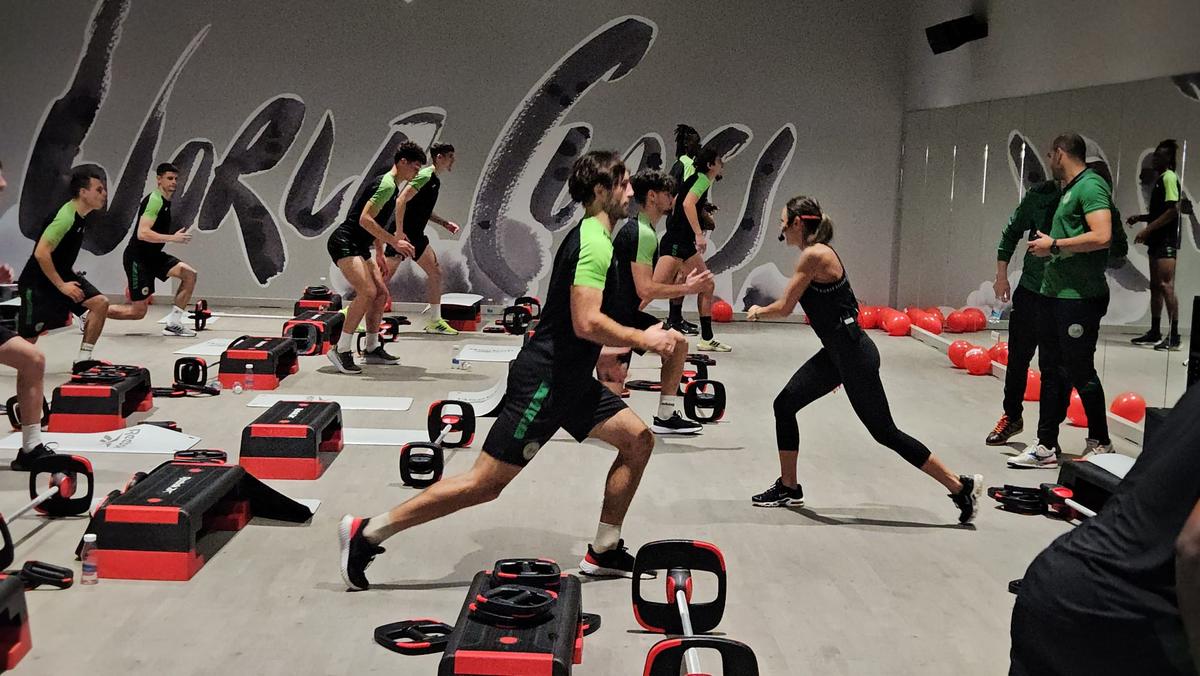 Concordia Chiajna s-a pregătit cu o antrenoare de fitness! Imagini inedite de la antrenament: cine i-a îmblânzit pe fotbaliști