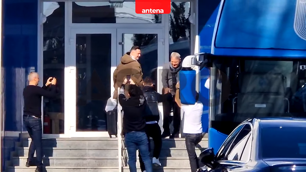 Primele imagini cu Mirel Rădoi la baza Universității Craiova
