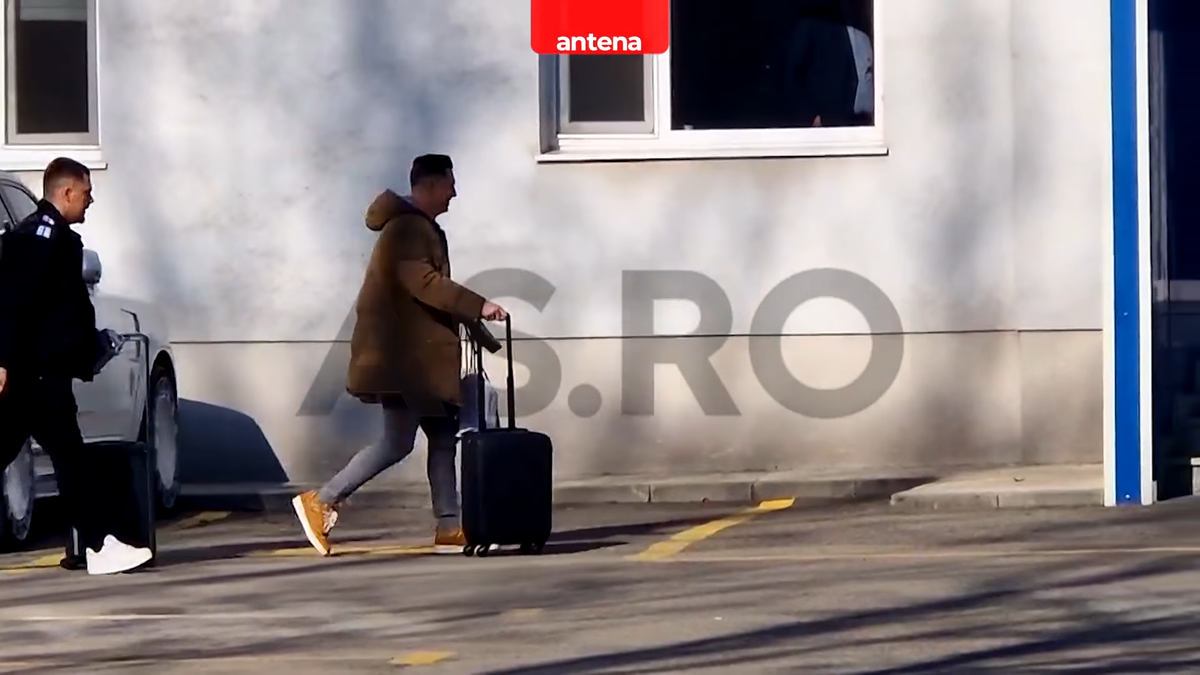 Primele imagini cu Mirel Rădoi la baza Universității Craiova