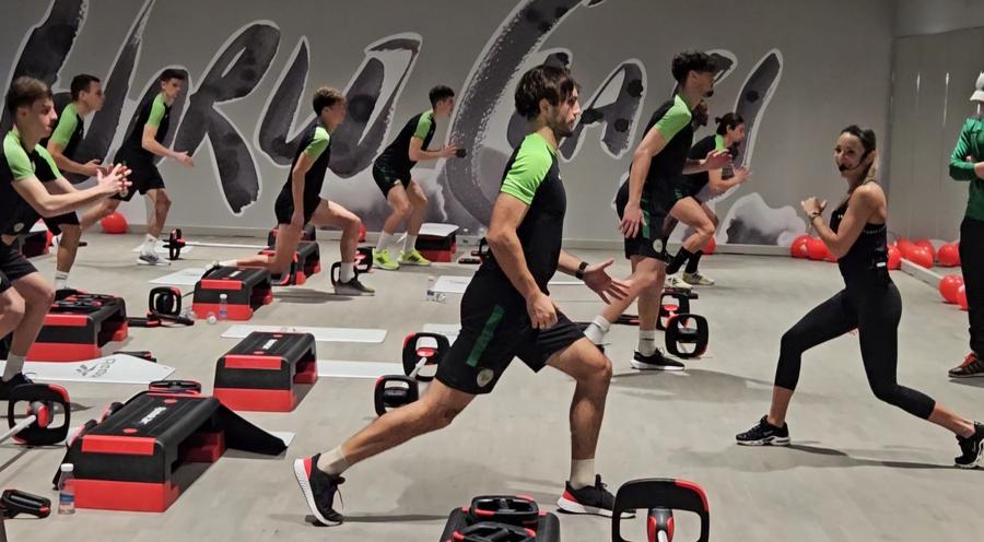 Antrenoarea Andreea Zaragiu n-a avut milă de fotbaliști Concordia Chiajna s-a pregătit cu o antrenoare de fitness! Imagini inedite de la antrenament: cine i-a îmblânzit pe fotbaliști
