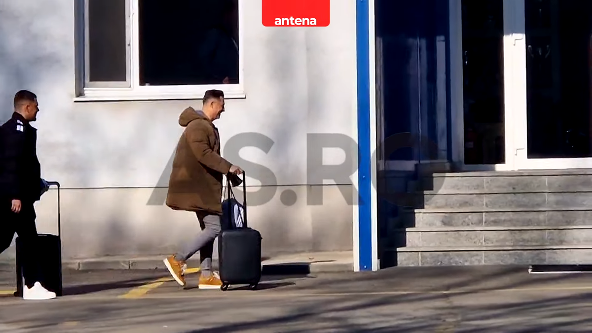 Primele imagini cu Mirel Rădoi la baza Universității Craiova
