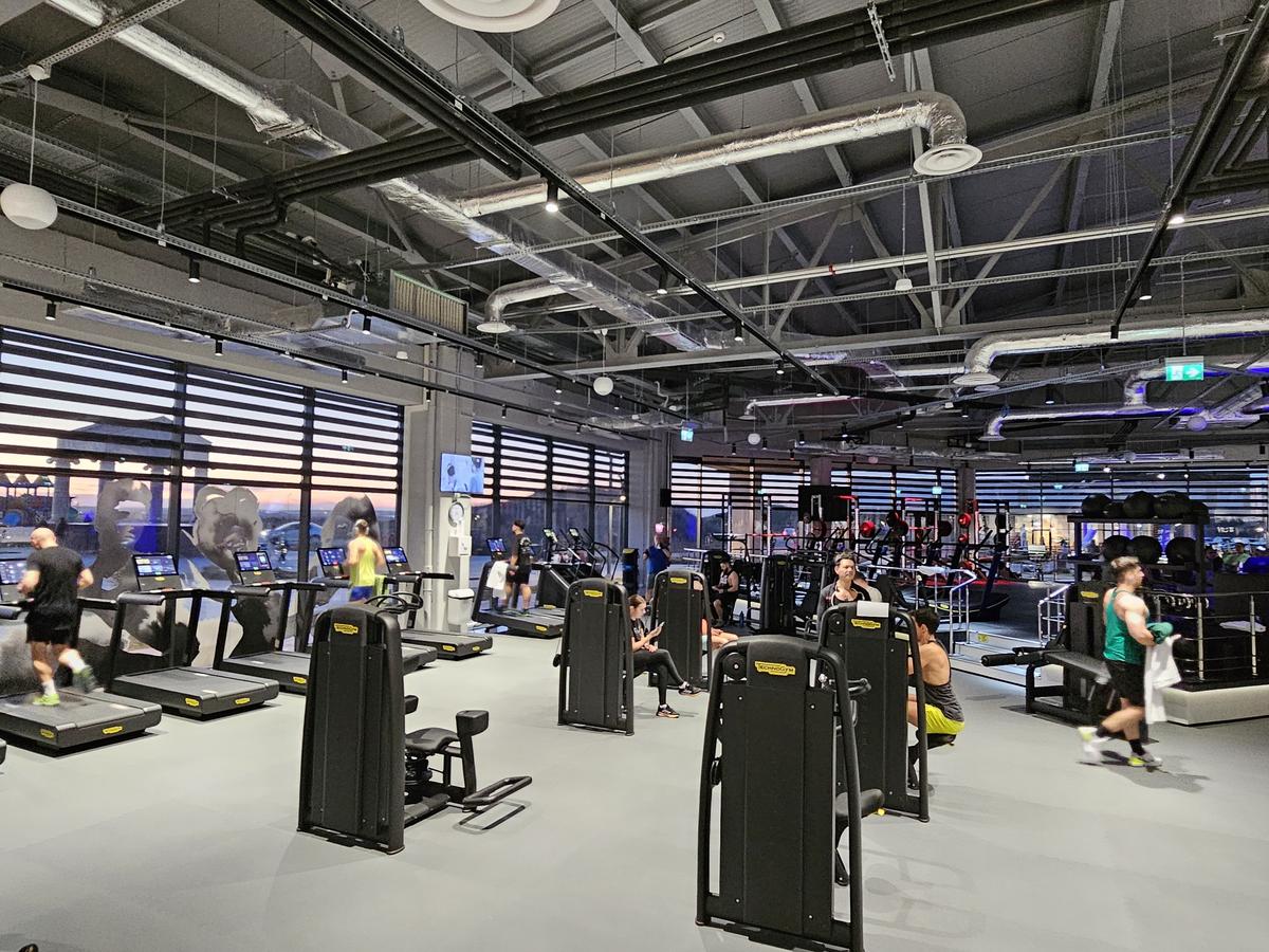 Antrenament Concordia Chiajna la deschiderea sălii World Class Cosmopolis + imagini fitness