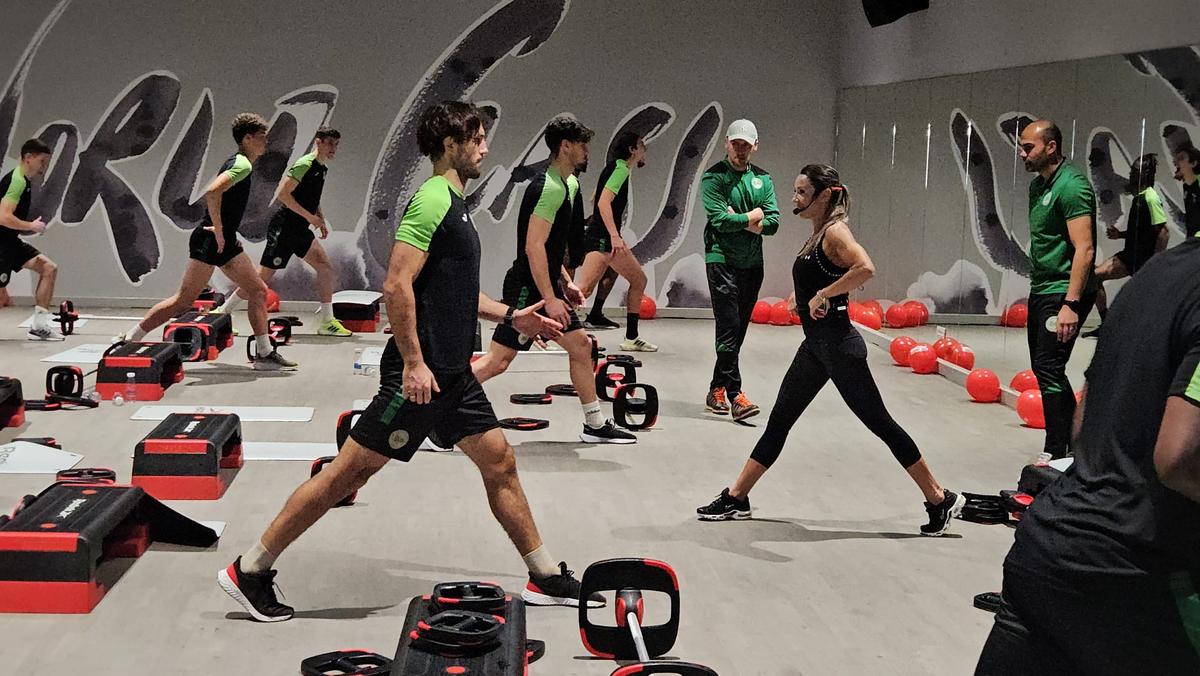 Concordia Chiajna s-a pregătit cu o antrenoare de fitness! Imagini inedite de la antrenament: cine i-a îmblânzit pe fotbaliști