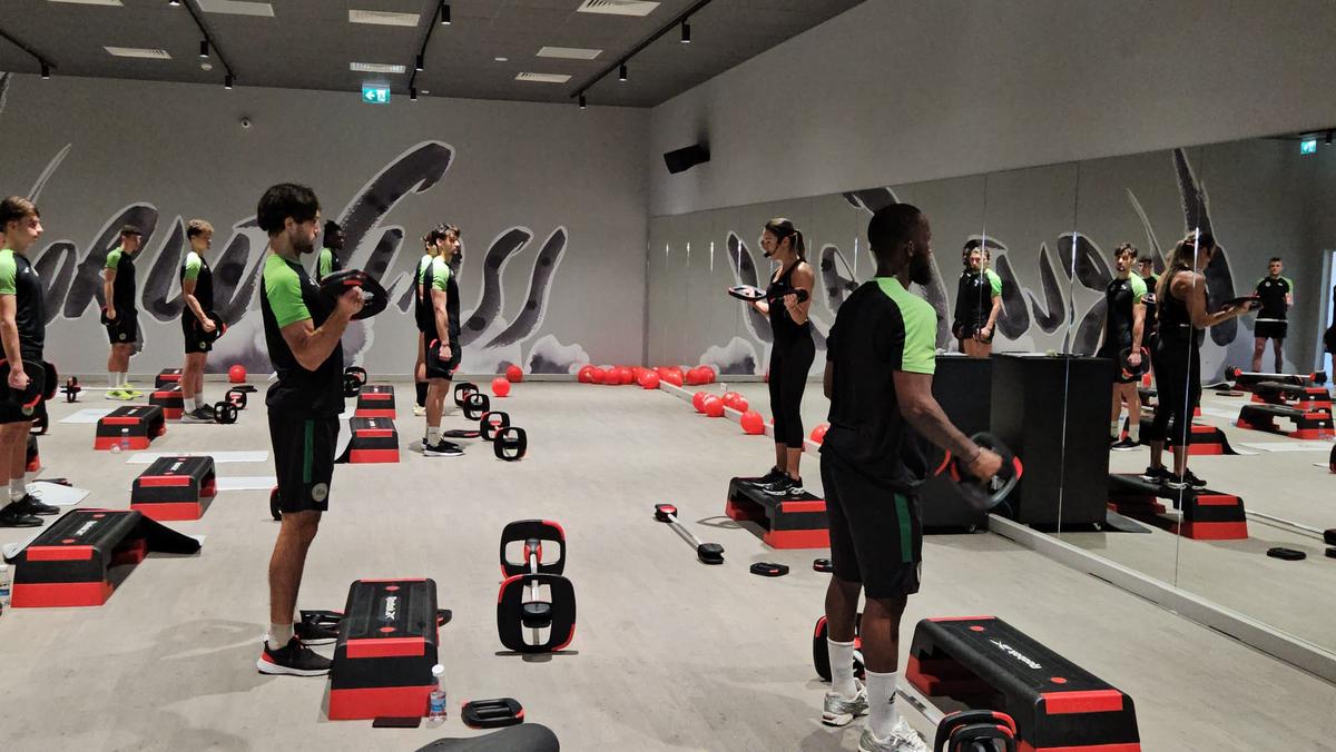 Concordia Chiajna s-a pregătit cu o antrenoare de fitness! Imagini inedite de la antrenament: cine i-a îmblânzit pe fotbaliști