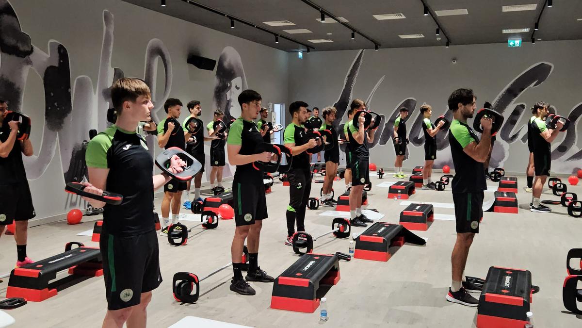 Concordia Chiajna s-a pregătit cu o antrenoare de fitness! Imagini inedite de la antrenament: cine i-a îmblânzit pe fotbaliști