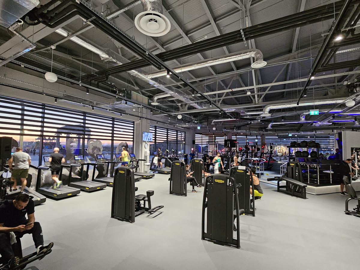 Antrenament Concordia Chiajna la deschiderea sălii World Class Cosmopolis + imagini fitness