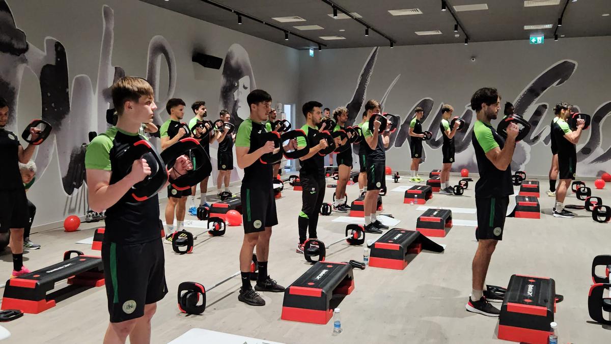 Concordia Chiajna s-a pregătit cu o antrenoare de fitness! Imagini inedite de la antrenament: cine i-a îmblânzit pe fotbaliști