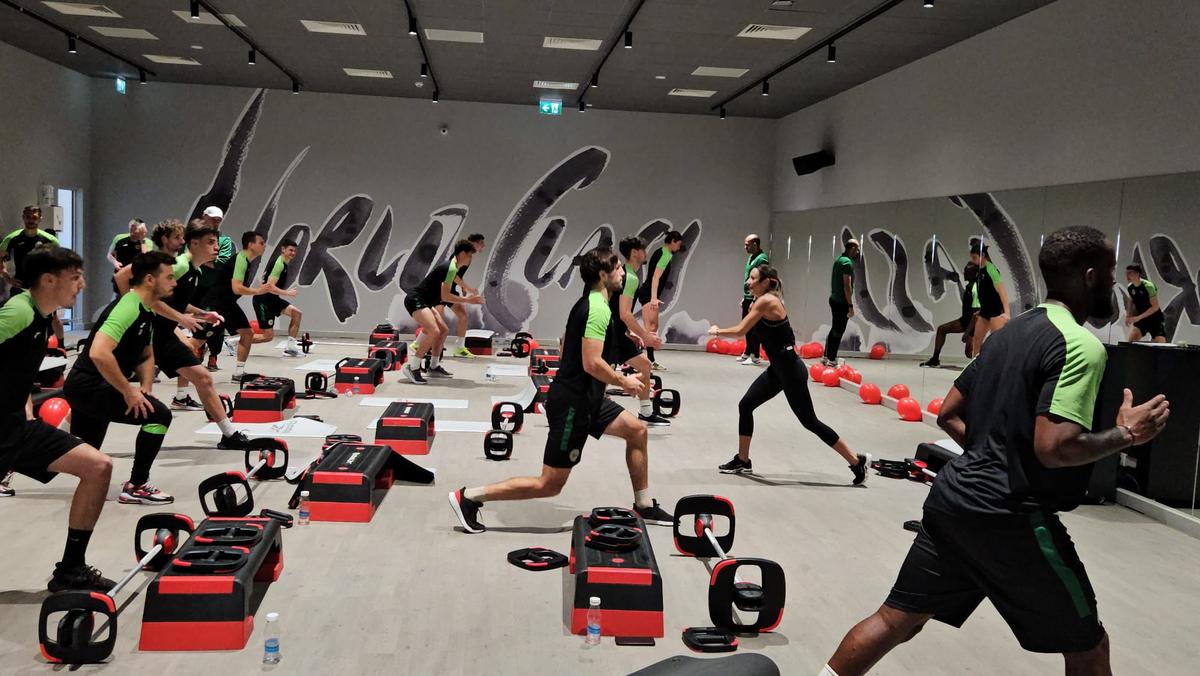 Concordia Chiajna s-a pregătit cu o antrenoare de fitness! Imagini inedite de la antrenament: cine i-a îmblânzit pe fotbaliști
