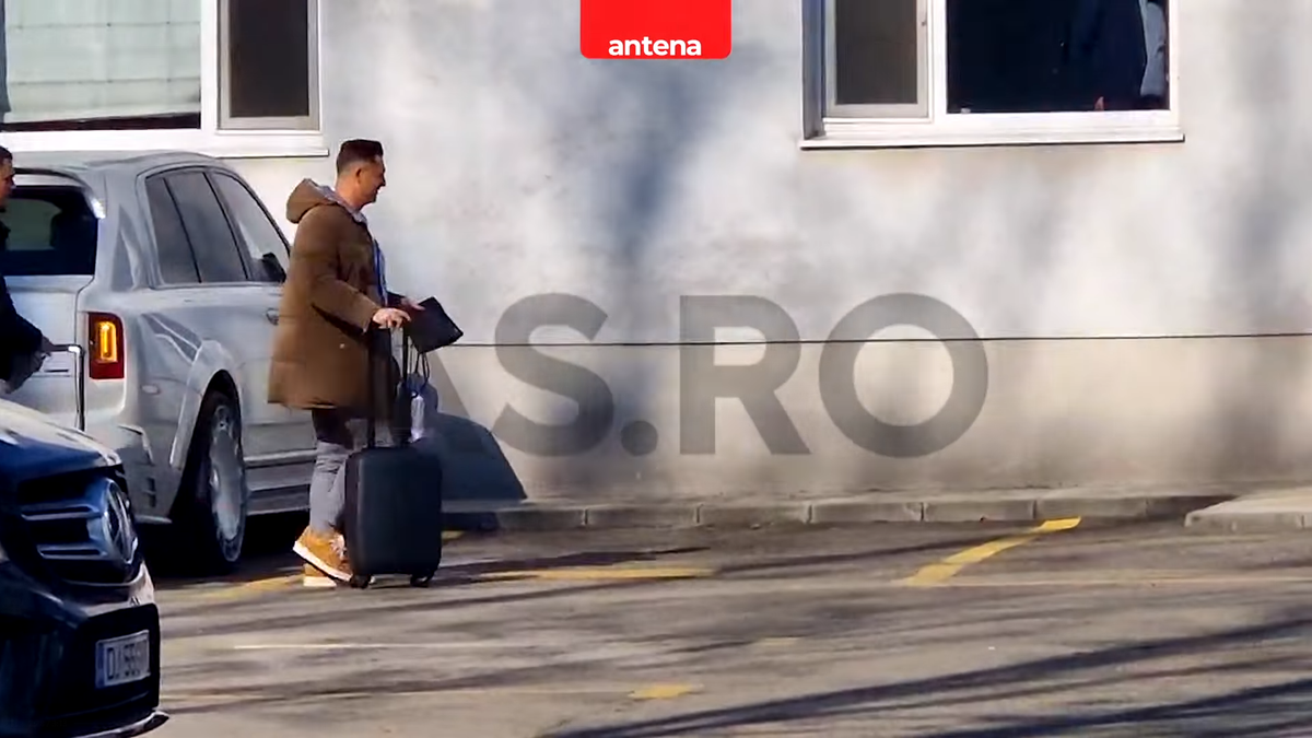 Primele imagini cu Mirel Rădoi la baza Universității Craiova