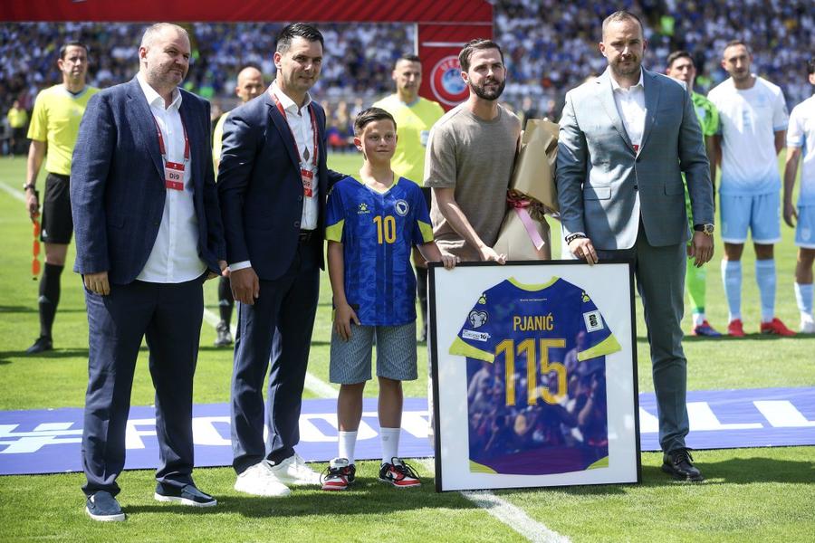 Miralem Pjanic, la retragerea din echipa națională a Bosniei-Herțegovina / Foto: Imago Mesaj emoționant la retragerea lui Miralem Pjanic: „Fotbalul a fost muzica mea. Pianul meu a fost terenul”