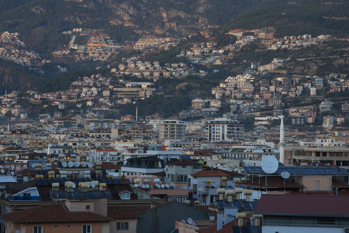Surpriza uriașă din Alanya: ce am găsit acasă la Ianis Hagi » „Prințul” captiv în raiul pensionarilor