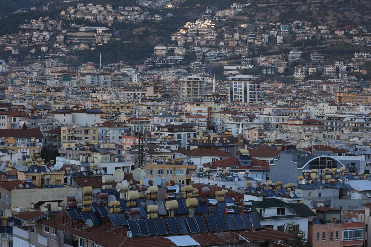 Surpriza uriașă din Alanya: ce am găsit acasă la Ianis Hagi » „Prințul” captiv în raiul pensionarilor