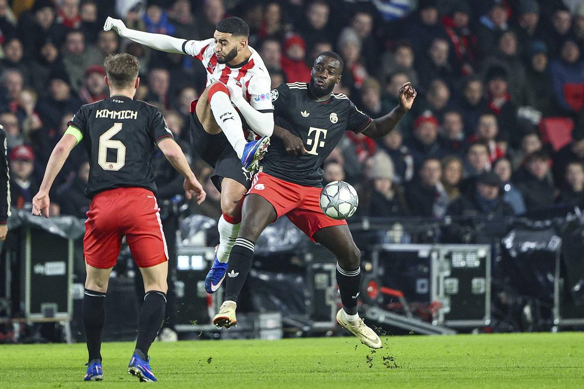 Antrenorul lui PSV explică de ce l-a schimbat pe Dennis Man la pauza meciului cu Bayern: „O aveam în minte”