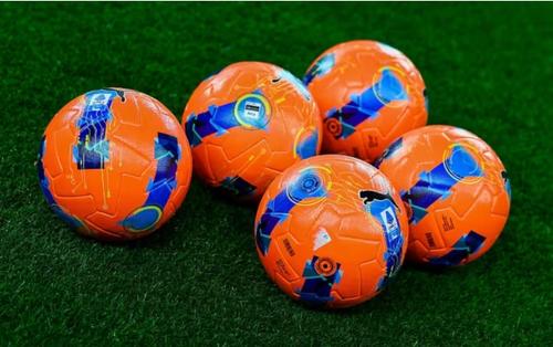 Șefii Ligii italiene de fotbal au admis că mingea de culoare roșie a fost o alegere nefericită