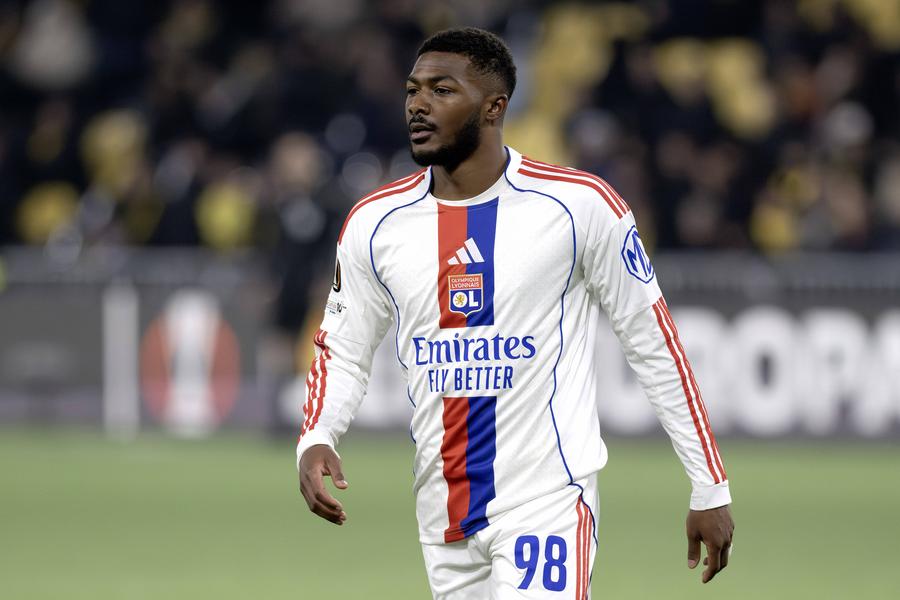 Maitland-Niles, fundașul lui Lyon / Imago Images Antrenorul lui Lyon, reacție după tragedia din România: „Fotbalul nu poate suporta astfel de momente”