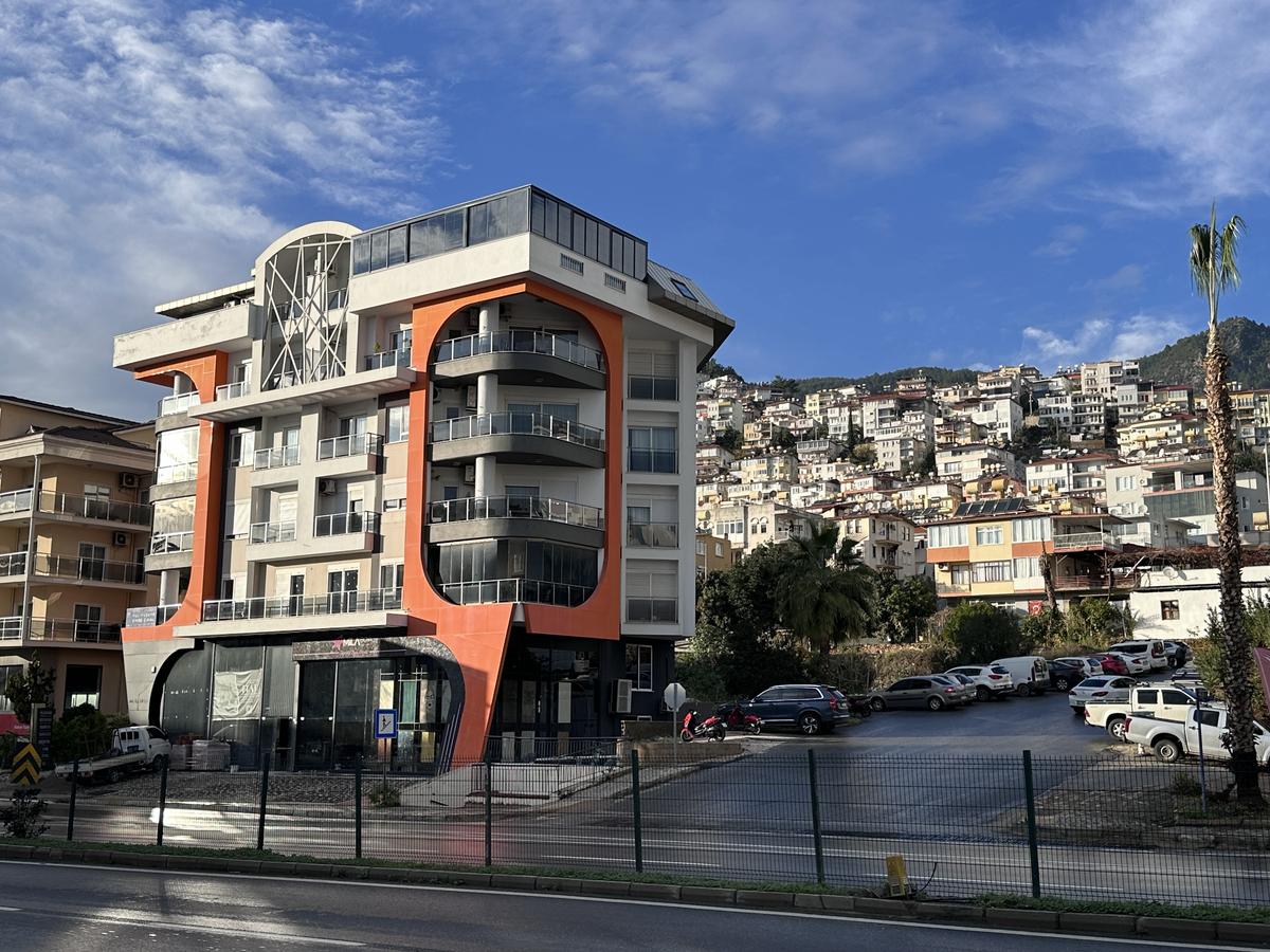Surpriza uriașă din Alanya: ce am găsit acasă la Ianis Hagi » „Prințul” captiv în raiul pensionarilor