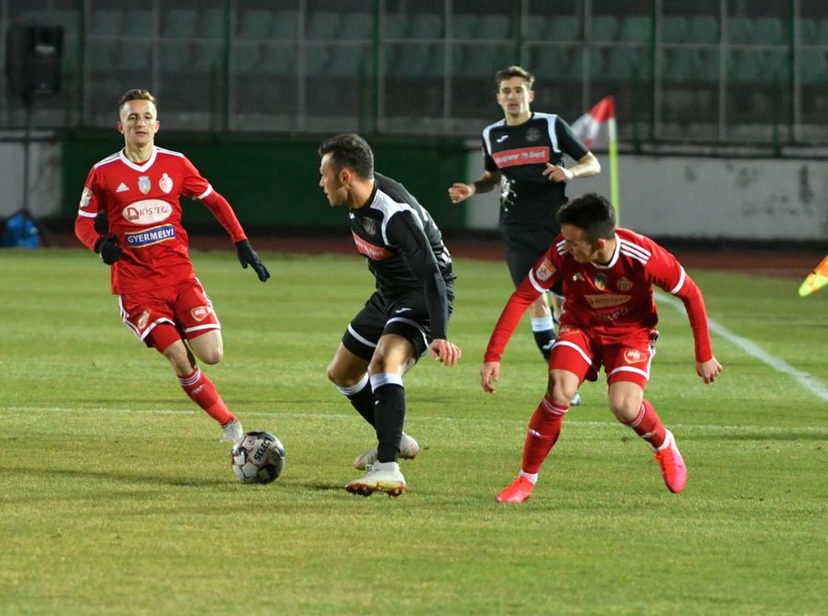 Decizie surprinzătoare în plină pandemie: clubul din Liga 1 care-și trimite jucătorii acasă
