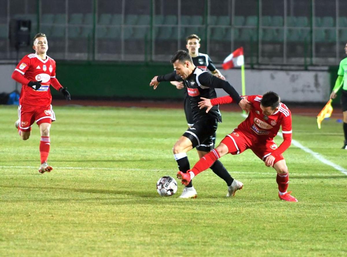Decizie surprinzătoare în plină pandemie: clubul din Liga 1 care-și trimite jucătorii acasă
