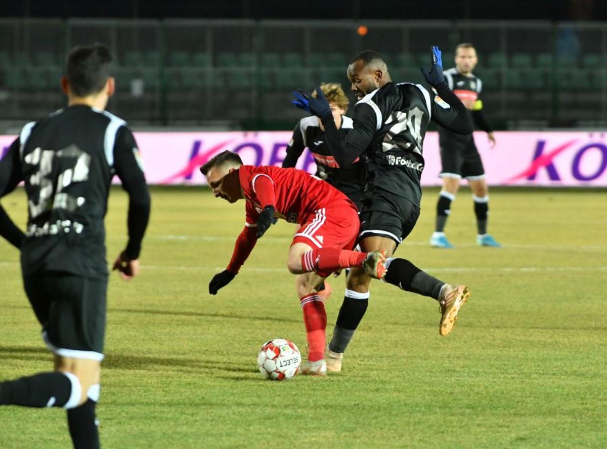 Decizie surprinzătoare în plină pandemie: clubul din Liga 1 care-și trimite jucătorii acasă