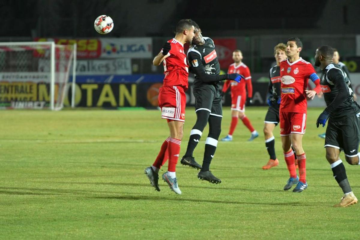 Decizie surprinzătoare în plină pandemie: clubul din Liga 1 care-și trimite jucătorii acasă