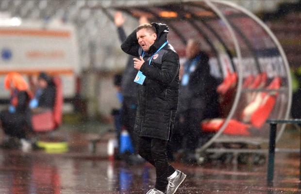 DINAMO - CLINCENI 0-1 // Dusan Uhrin nu s-a mai putut abține: „Sunt furios pe jucători, pe tot! Doar fanii o fac mare pe Dinamo”