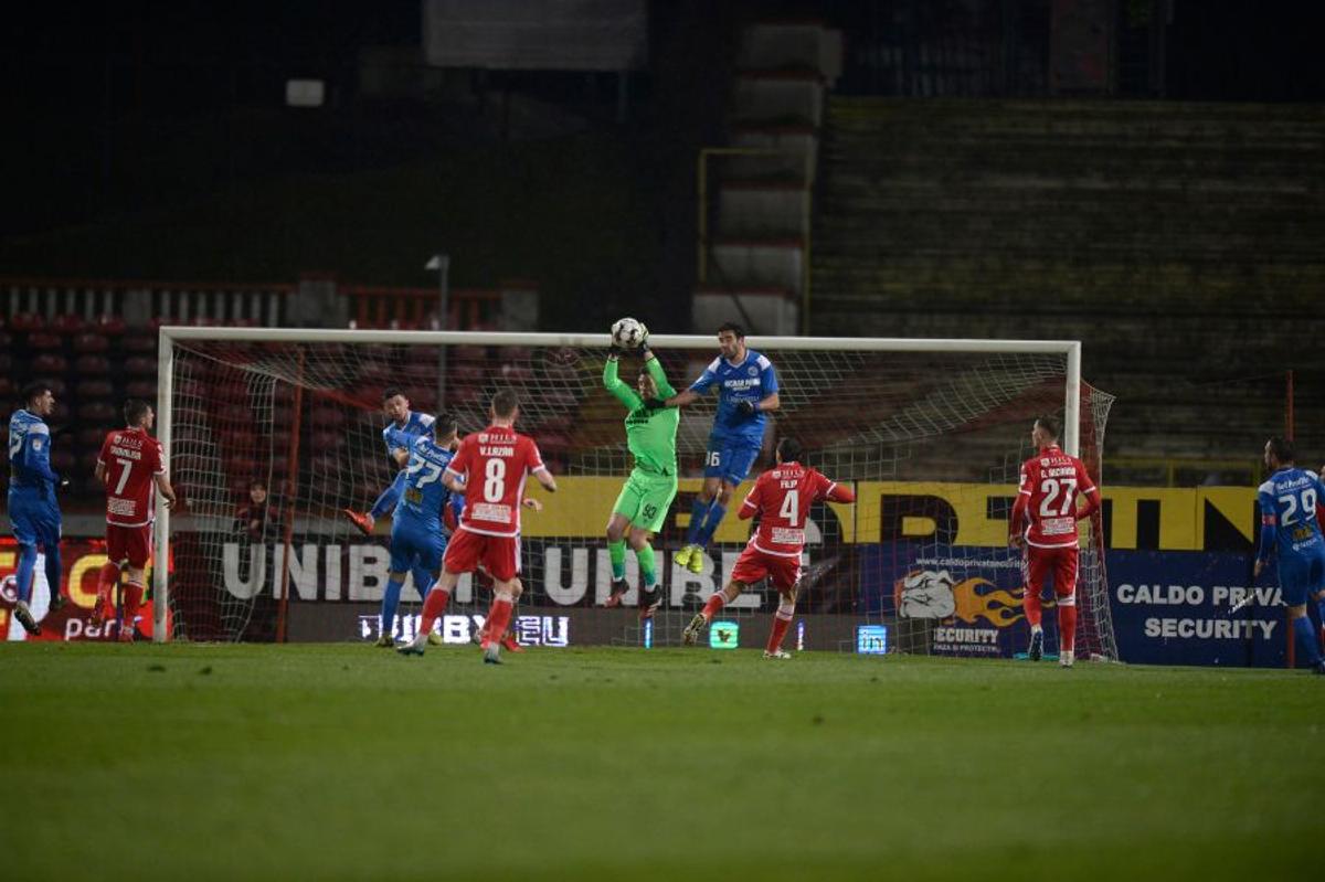 DINAMO - CLINCENI 0-1 // Dusan Uhrin nu s-a mai putut abține: „Sunt furios pe jucători, pe tot! Doar fanii o fac mare pe Dinamo”